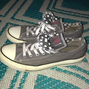 Gray converse with double tongue